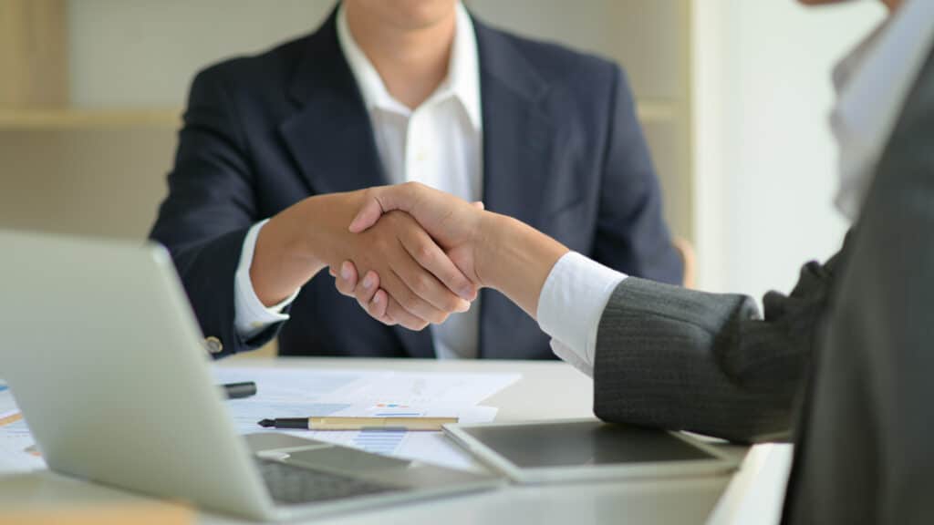 IT consultants shake hands